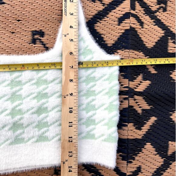 Maison Marguerite | Gingham Print Cropped Fuzzy Top Size Medium - Picture 6 of 6